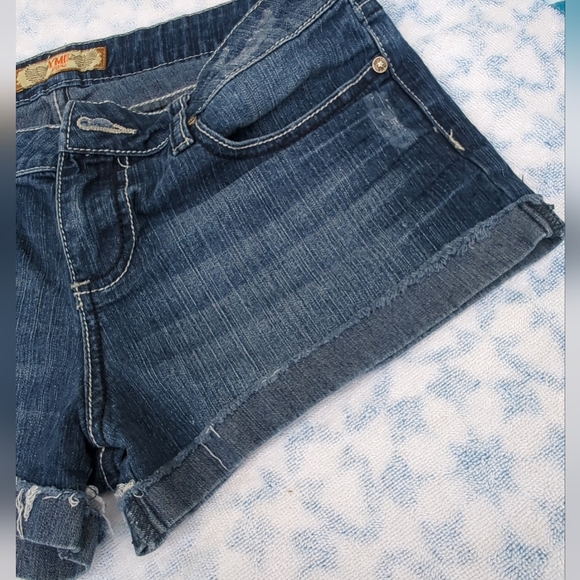YMI Jeans Womens Jean Midi Shorts Distressed Size 9 Super Stretch Blue Denim - Picture 9 of 12